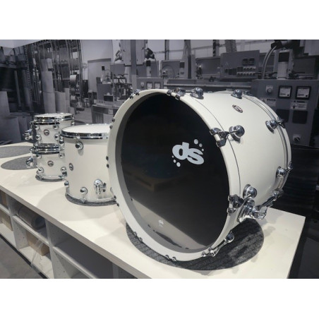 Rebel Custom Shop - 22" 10" 12" 16"- Erable - White Snake Finish